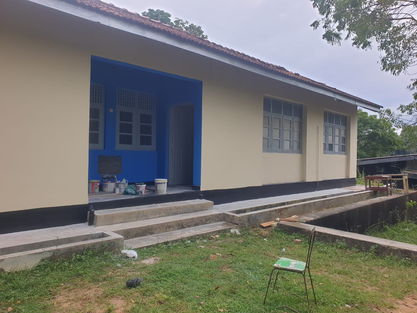 Bio Laboratory Painting Project - Grades 6 & 9